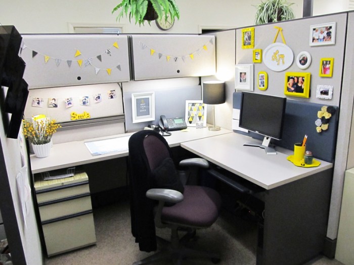 How to decorate a small office at home