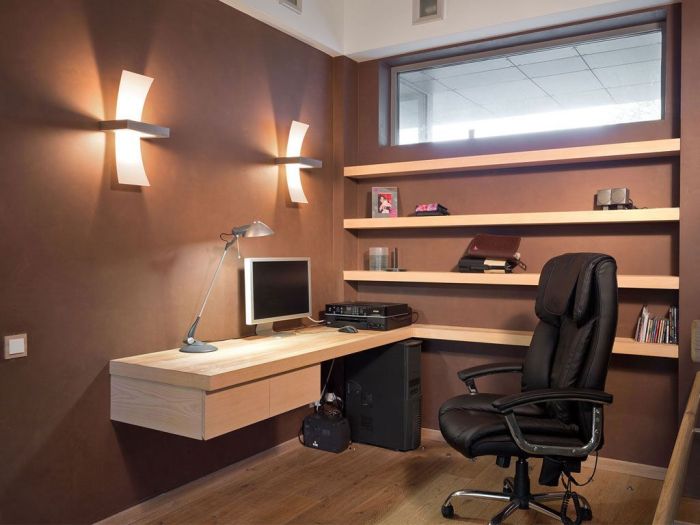 How to decorate a small office at home